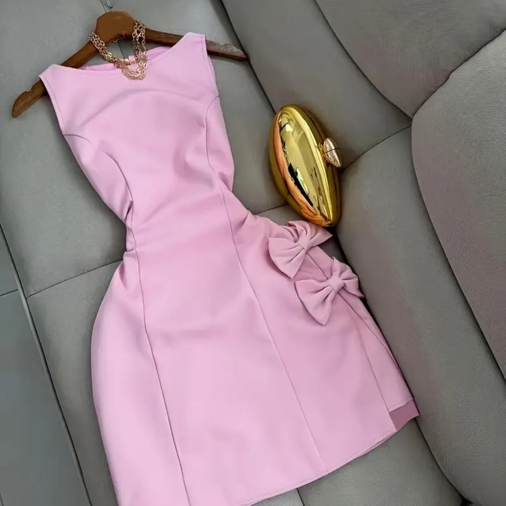 Elegant Pink Sleeveless Dress with Bow Detail